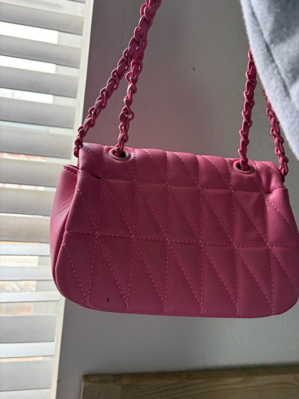 Quilted Pink Shoulder Bag with Chain Strap - Picture 3 of 5